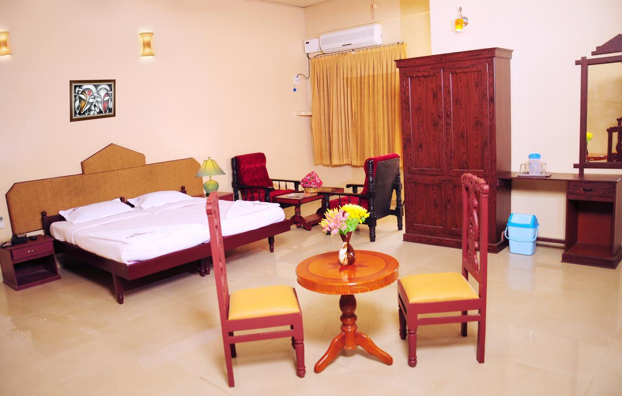 Hotel Nuhman Kondotty エクステリア 写真