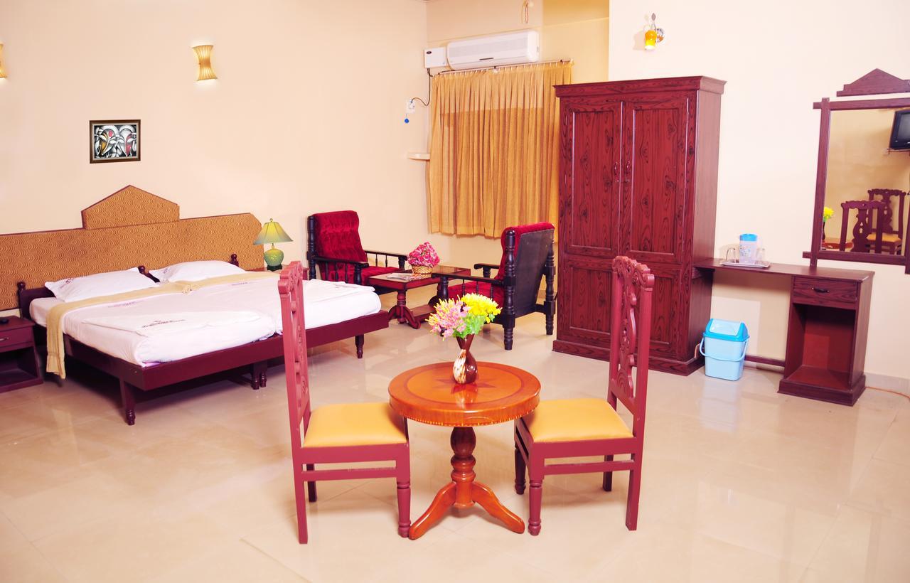 Hotel Nuhman Kondotty エクステリア 写真