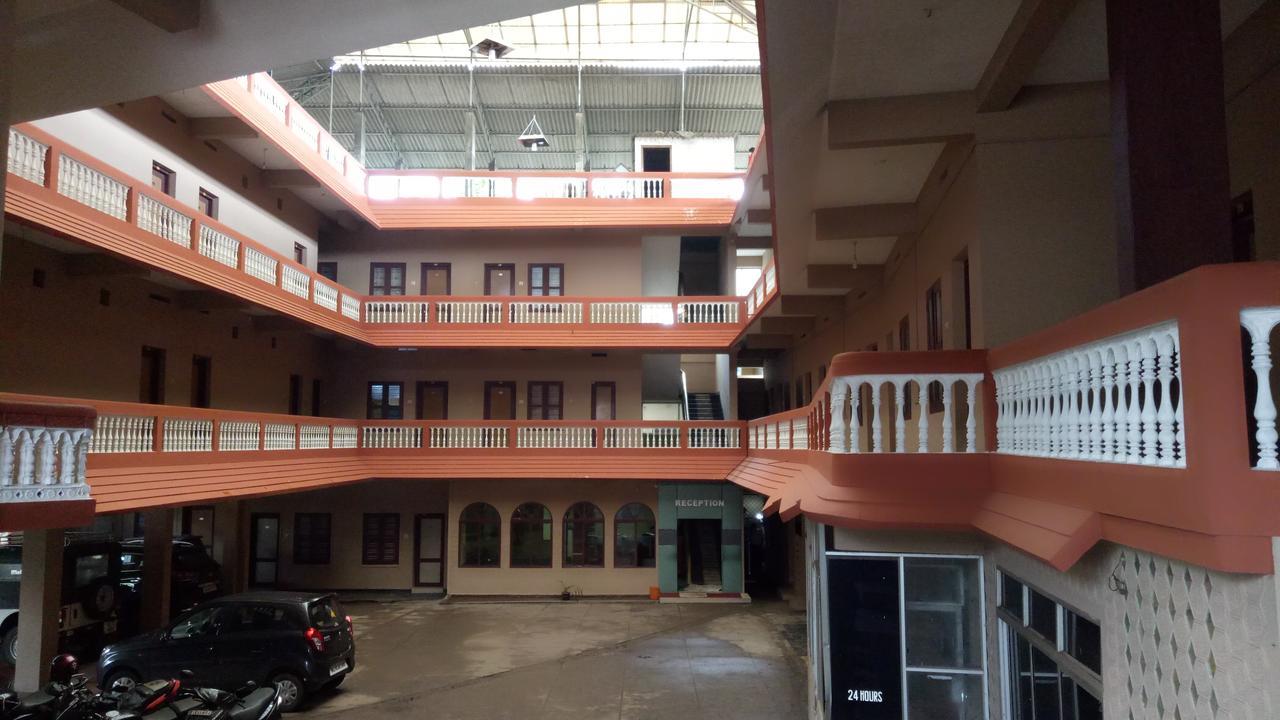 Hotel Nuhman Kondotty エクステリア 写真